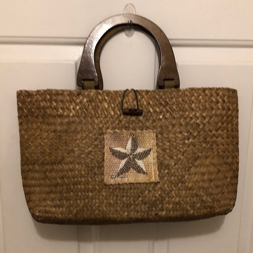 Pretty straw bag with beaded starfish detail